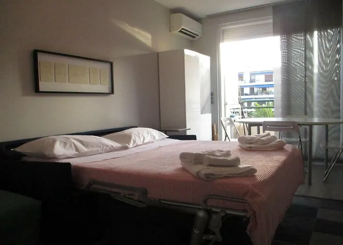 Cattleya - Rue Halevy * Nice